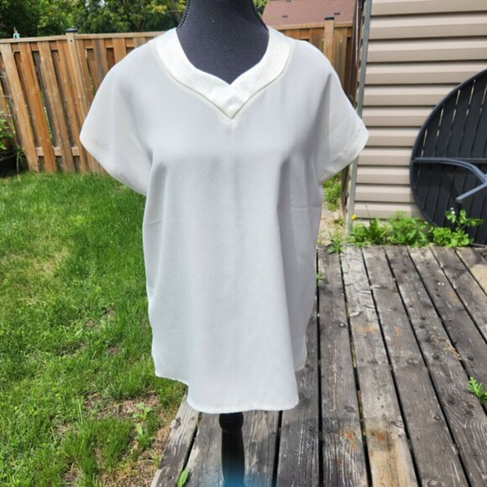 P304. Vintage Cream coloured cap-sleeved blouse |12